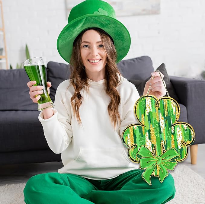 St Patricks Day Door Decorations, St Patricks Day Decorations, Shamrock Door Decoration, Lucky Gold Glitter Bow Clover Wood Hanging Sign for Office Party Porch Yard Outdoor Indoor Home Decor