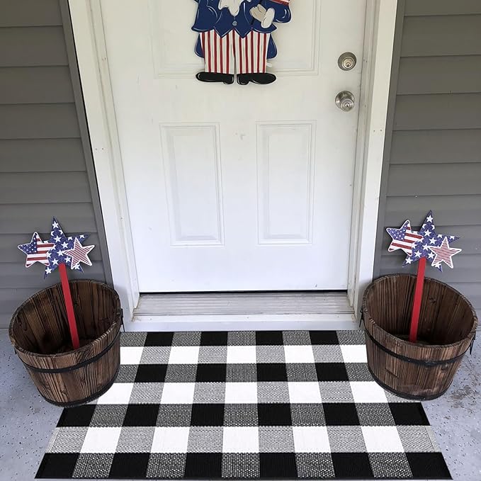 CAINANEL Buffalo Plaid Outdoor Rug Front Door Mat 27.5'' x 43'' Black and White Front Porch Rug Welcome Doormats for Farmhouse Entrance Porch Outdoors Decor