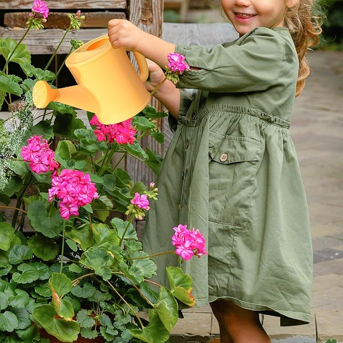 Small Watering Can for Kids, 700ml/23.7 Oz Plastic Watering Can for Indoor Plants Garden Flower (Pink)