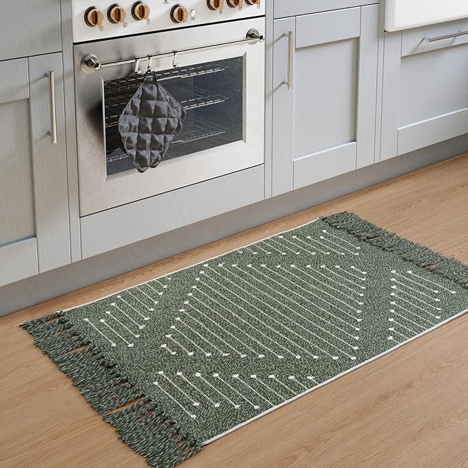 LIVEBOX Boho Green Bathroom Rug, Woven Bath Mat with Tassel Washable Cotton Blend Small Area Rug for Kitchen, Front Door(2'x3')