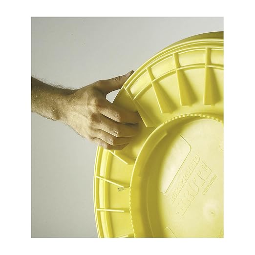 Rubbermaid Commercial Products BRUTE 32G Yellow Vented Trash Container, for Landscapers/Construction Sites/Restaurants/Back of House/Offices/Warehouses/Commercial Environments