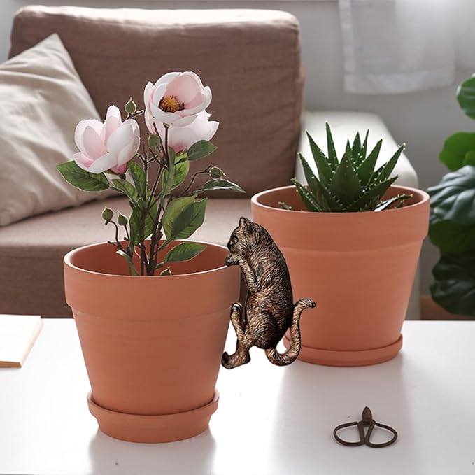 Vintage Bronze Climbing Cat Statue Flower Pot and Vase Hugger Figurines Terrarium Planter Edge Decor Resin Art Patio Lawn Yard Ornaments Outdoor Fence Decorations