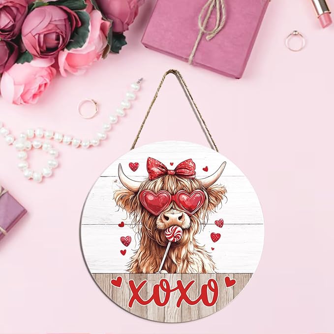 Valentines Day Wall Decor, Valentines Day Door Decorations, Gift for Boyfriend Girlfriend, Vintage Heart Bow Highland Cow XOXO Wood Hanging Sign Anniversary Porch Home Office Door Decor