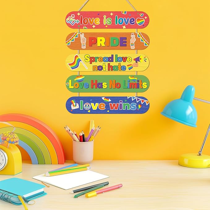 CHDITB LGBT Rainbow Wooden Sign, Love is Love Wooden Hanging Plaque, LGBT Pride Month Door Hanger, Rainbow Love Heart Wall Art Sign Hanger for Gay, Gift for LGBTQ, Couple