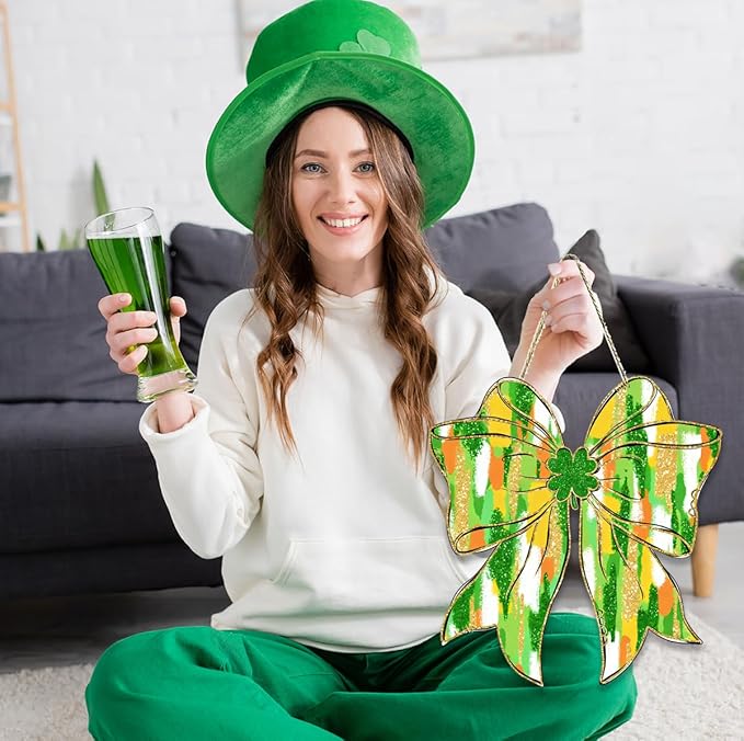St Patricks Day Door Decorations, St Patricks Day Decorations, Shamrock Door Decoration, Gold Glitter Lucky Charm Shamrock Bow Wood Hanging Sign for Office Party Porch Yard Home Decor