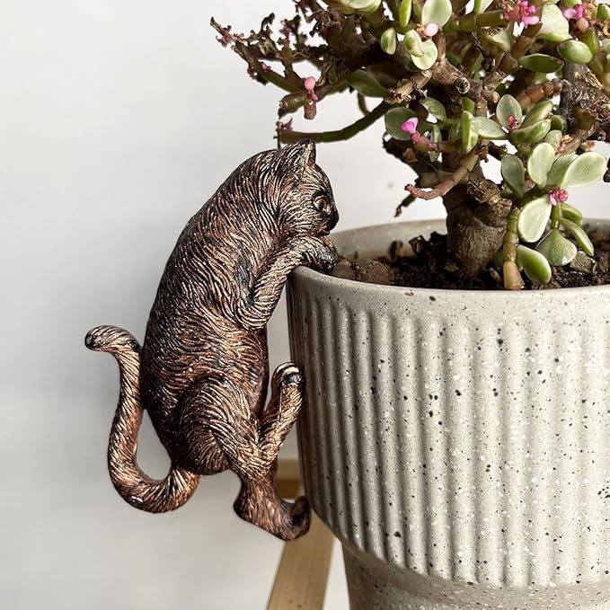 Vintage Bronze Climbing Cat Statue Flower Pot and Vase Hugger Figurines Terrarium Planter Edge Decor Resin Art Patio Lawn Yard Ornaments Outdoor Fence Decorations