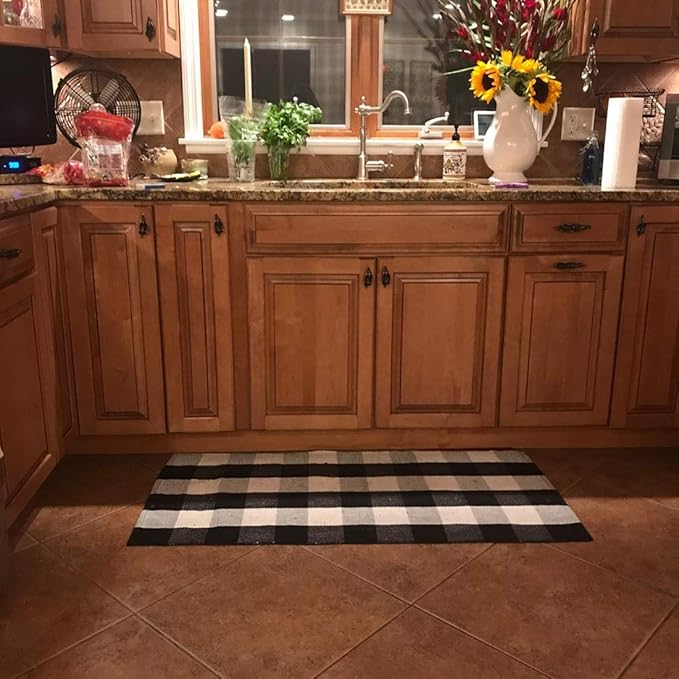 MUBIN Buffalo Plaid Rug 2X4 ft Outdoor Black and White Checked Rug Cotton Reversible Hand-Woven Indoor Washable Entryway Front Porch Decor Rugs for Layered Welcome Front Door Mats