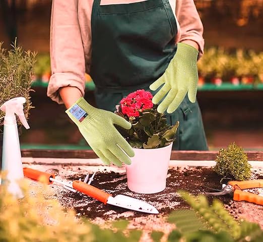 Cutting Gloves, 2 Pairs of Cut Resistant Gloves Food Grade, Cut Resistant Gloves for Kitchen, Oyster Shucking, Fish Fillet Processing, Carving Wood and Gardening(Large-Yellow)