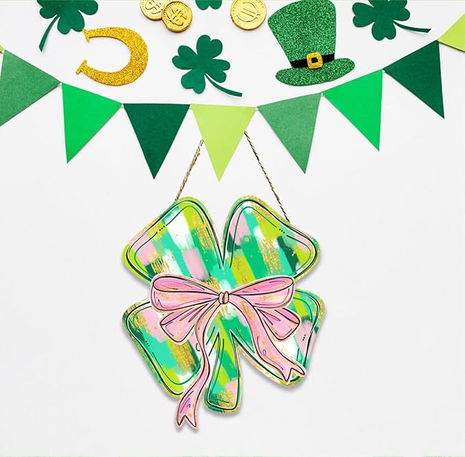 St Patricks Day Door Decorations, St Patricks Day Decorations, Shamrock Door Decoration, Lucky Painted Clover With Bow Wood Hanging Sign for Office Party Porch Yard Outdoor Indoor Home Decor