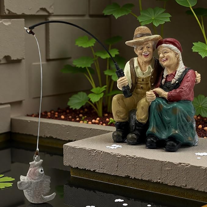 Romantic Older Couple Fishing Statue Outdoor Garden Koi Pond Decoration, Couple in Love Fisher Statues Figurine for Patio, Lawn & Yard Decor, Resin Garden Decoration, Elder Lover Fishing Sculpture