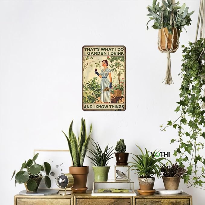 Funny Garden Signs for Outside， That's What I Do I Garden Sign，Yard for Farmhouse Home Kitchen Gardening Wall Decor Patio Signs 8x12 In