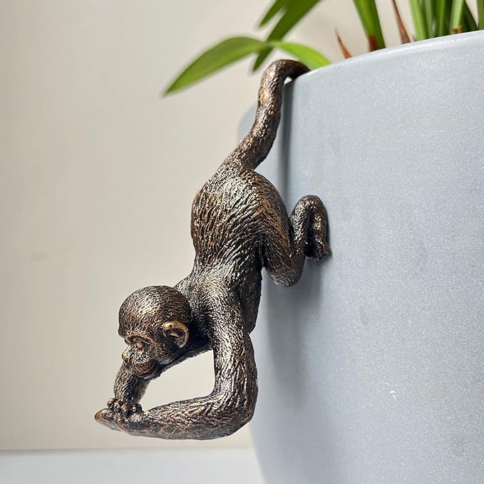 Funny Hanging Monkey Flower Pot Hugger Figurines Vintage Bronze Resin Animal Statue Planter Pot Decorations for Home Garden Fence Balcony Patio Lawn Yard Ornaments