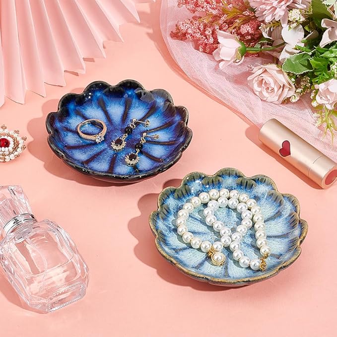 NBEADS 2 Pcs 2 Color Ceramic Jewelry Tray, Lotus Flower Shape Ring Dish Holder Porcelain Trinket Tray Decorative Trinket Plate for Ring Necklace Bracelet Jewelry Watch Key Gift