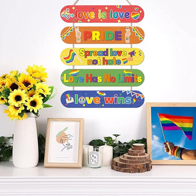 CHDITB LGBT Rainbow Wooden Sign, Love is Love Wooden Hanging Plaque, LGBT Pride Month Door Hanger, Rainbow Love Heart Wall Art Sign Hanger for Gay, Gift for LGBTQ, Couple