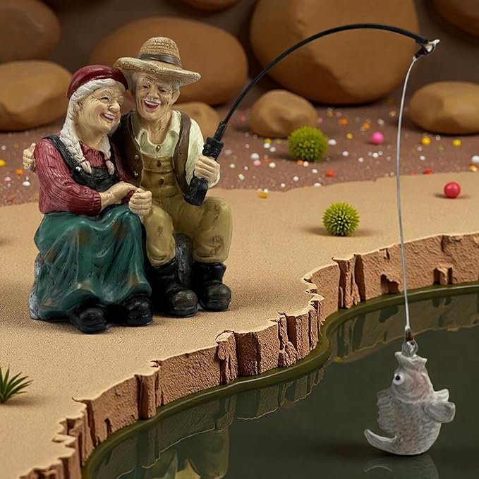 Romantic Older Couple Fishing Statue Outdoor Garden Koi Pond Decoration, Couple in Love Fisher Statues Figurine for Patio, Lawn & Yard Decor, Resin Garden Decoration, Elder Lover Fishing Sculpture
