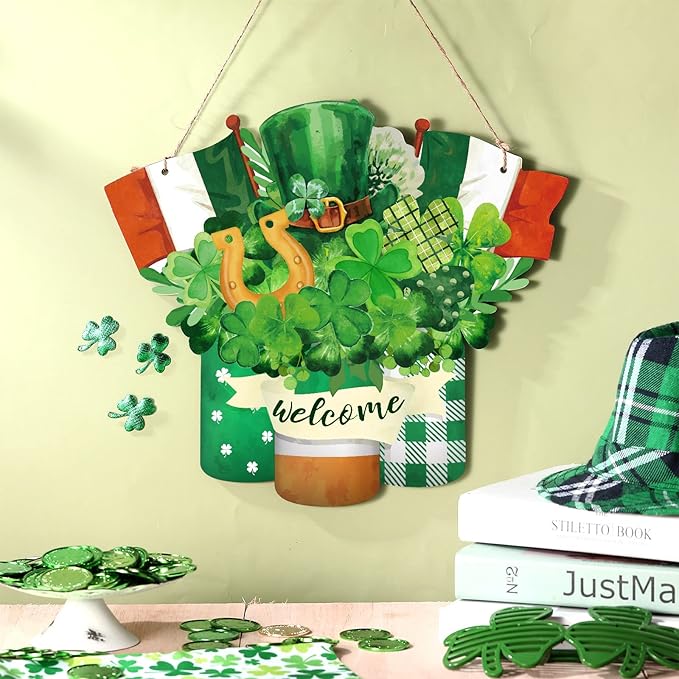 Karenhi Wooden St. Patrick's Day Decoration Shamrock Clover Welcome Wooden Door Sign Irish Door Hanger Spring Summer Hanging Decorations Farmhouse Porch Decor for Home Outdoor Housewarming
