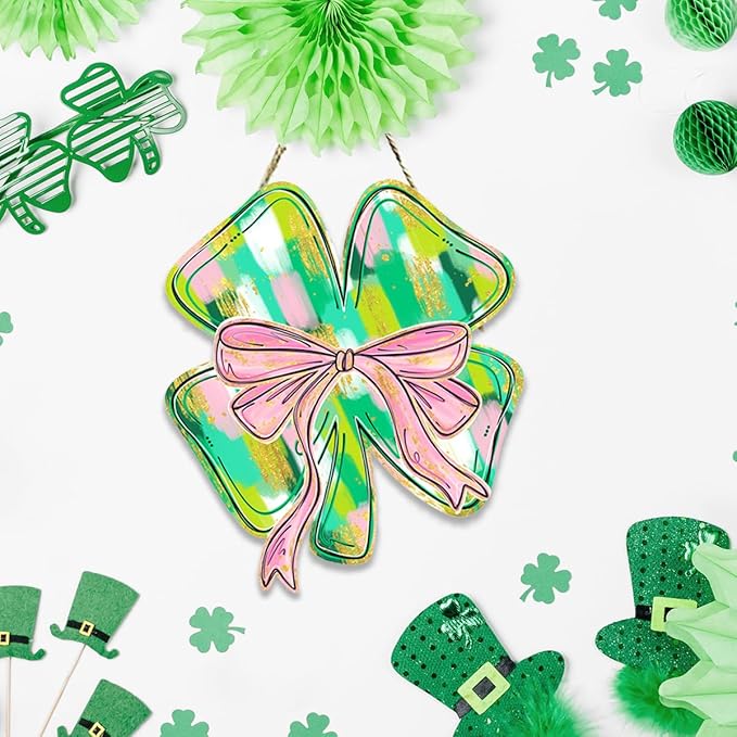 St Patricks Day Door Decorations, St Patricks Day Decorations, Shamrock Door Decoration, Lucky Painted Clover With Bow Wood Hanging Sign for Office Party Porch Yard Outdoor Indoor Home Decor