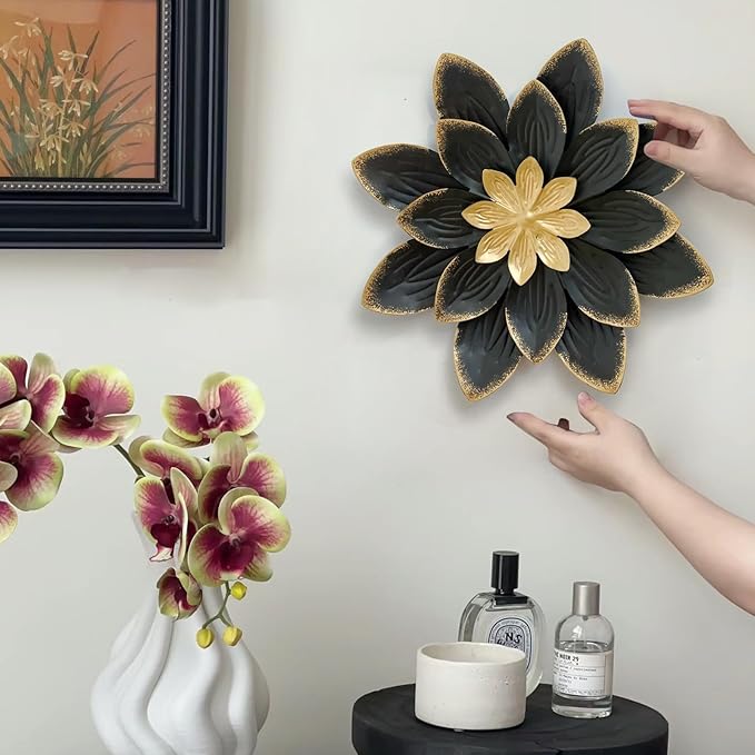 LIFFY 9.2“ Black and Gold Metal Flower Wall Art, Modern Rustic Floral Decor for Indoor Living Room Bedroom Office Outdoor Garden Patio Yard