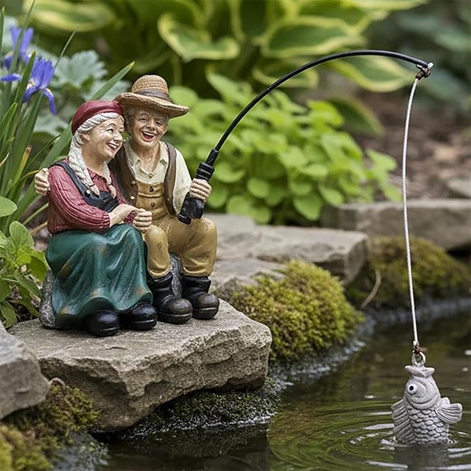 Romantic Older Couple Fishing Statue Outdoor Garden Koi Pond Decoration, Couple in Love Fisher Statues Figurine for Patio, Lawn & Yard Decor, Resin Garden Decoration, Elder Lover Fishing Sculpture