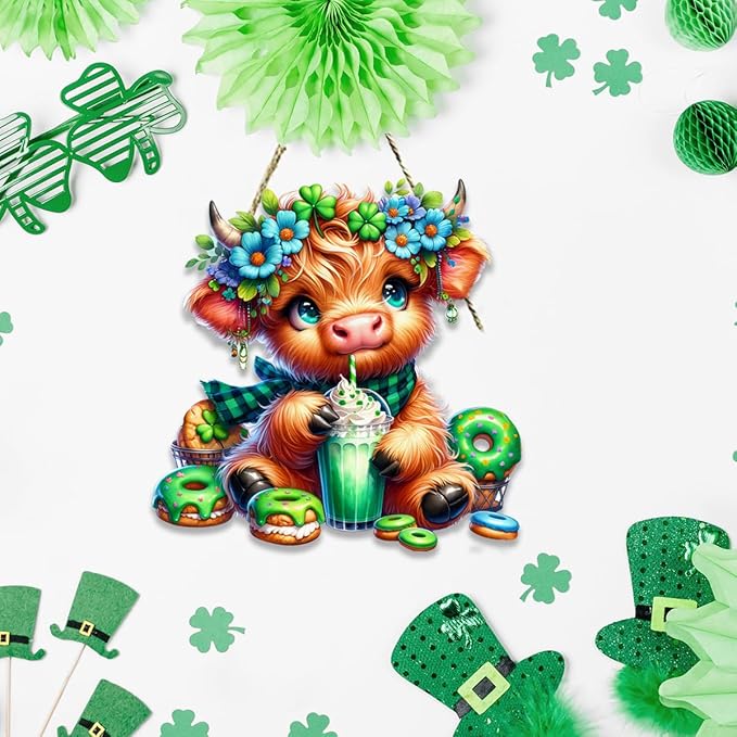 St Patricks Day Door Decorations, St Patricks Day Highland Cow Decorations, Shamrock Decoration, Wood Hanging Sign for Office Party Porch Yard Outdoor Indoor Home Decor Irish Decor