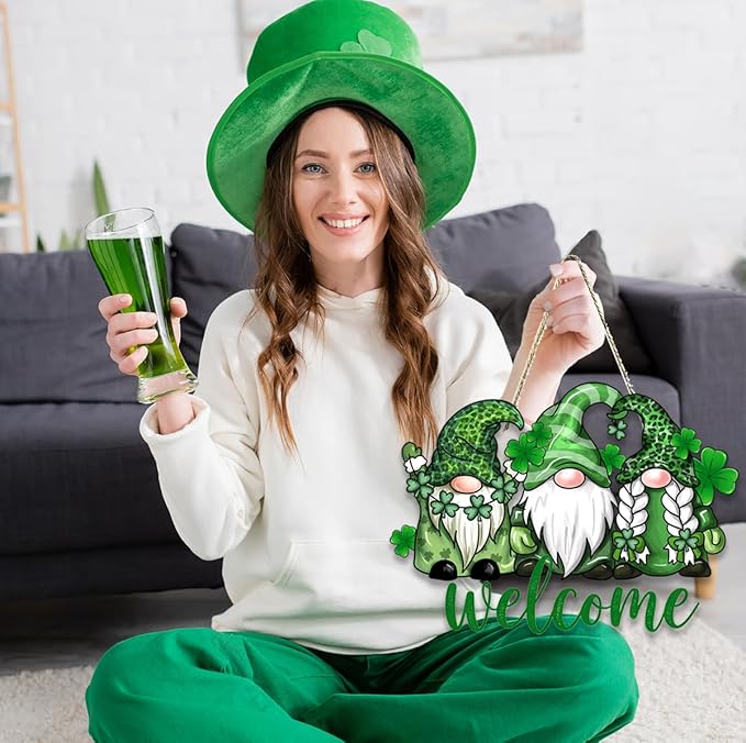 St Patricks Day Door Decorations, St Patricks Day Gnome Decorations, Shamrock Decoration, Shamrock Gnome Wood Hanging Sign for Office Party Porch Yard Outdoor Indoor Home Decor Irish Decor