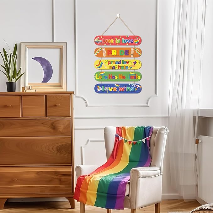 CHDITB LGBT Rainbow Wooden Sign, Love is Love Wooden Hanging Plaque, LGBT Pride Month Door Hanger, Rainbow Love Heart Wall Art Sign Hanger for Gay, Gift for LGBTQ, Couple