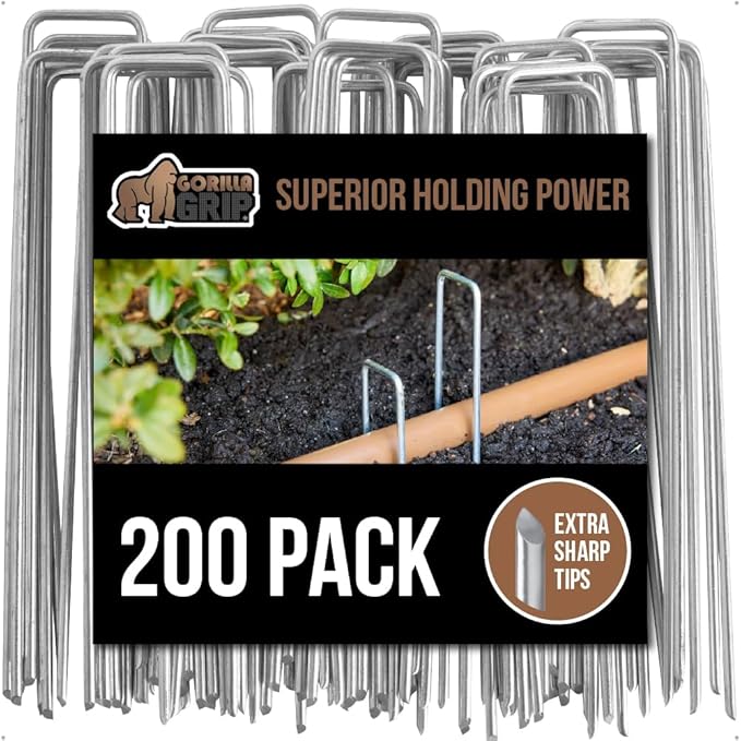 GORILLA GRIP 200 Pack Strong Galvanized Steel Landscape Staples, Rust-Resistant Sharp Tips, Plant and Garden Stakes, Adjustable Ground Yard Anchors, Outdoor Metal Landscaping Pins for Lawn, 6 Inch