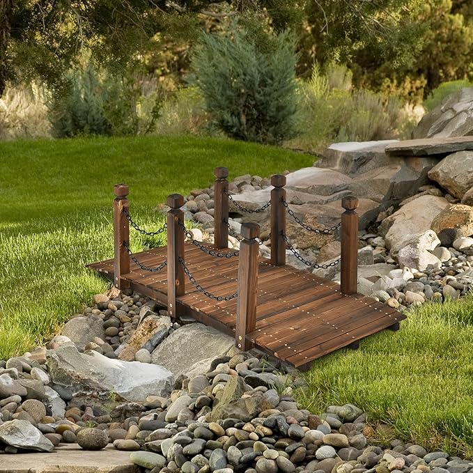 HAPPYGRILL 5FT Wooden Bridge with Safe Chain Railings, Outdoor Small Arc Pond Bridge, Decorative Fir Bridge for Landscaping Garden Pond Stream Courtyard