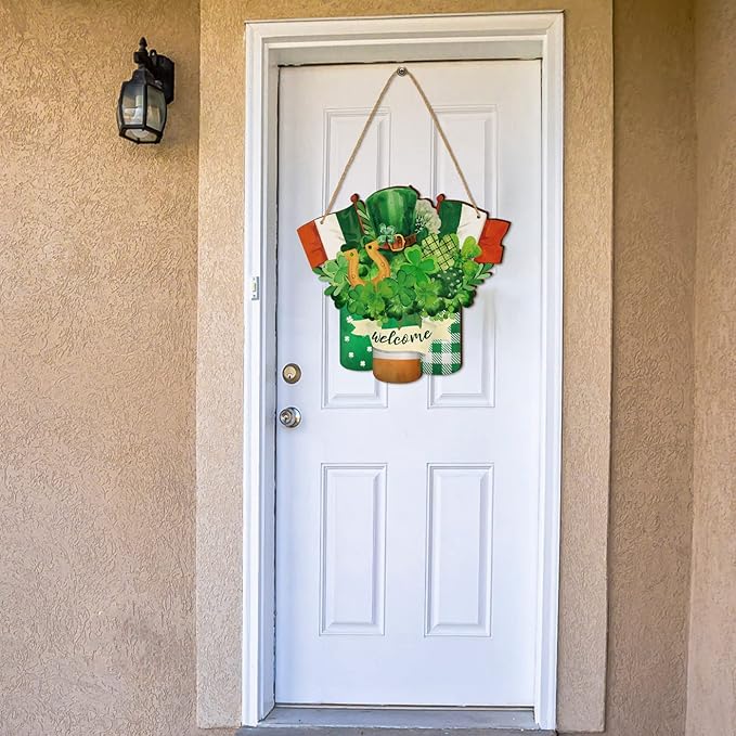 Karenhi Wooden St. Patrick's Day Decoration Shamrock Clover Welcome Wooden Door Sign Irish Door Hanger Spring Summer Hanging Decorations Farmhouse Porch Decor for Home Outdoor Housewarming