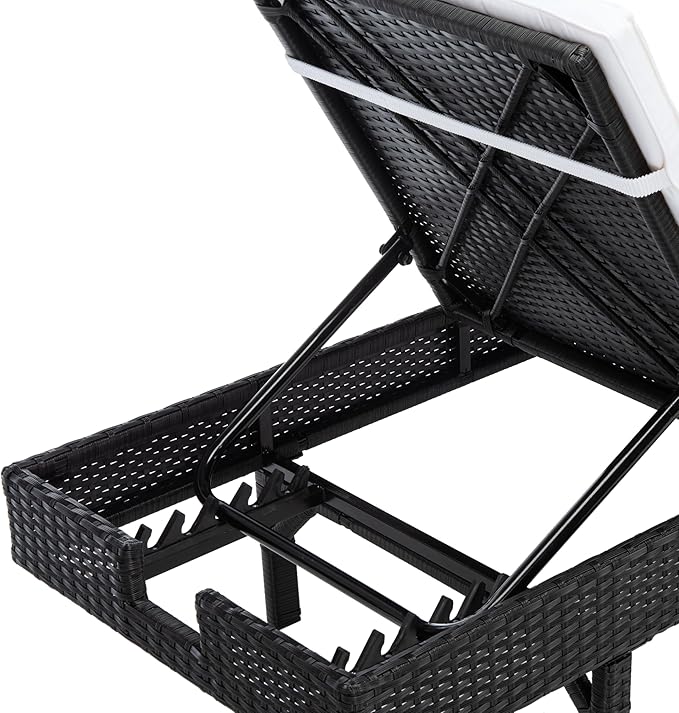 SAFAVIEH Outdoor Collection Cam Black Wicker/Beige Cushion Adjustable Chaise Lounge Chair, Black/Beige (PAT7501A)