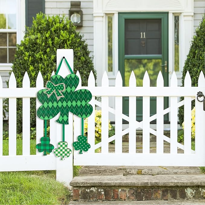 Wooden St. Patrick's Day Decoration Door Wreath for Front Door Sign Wall Signs Shamrock Clover Spring Decoration, Irish Sign Welcome Hanging for Home Wall Decor Party Outdoor Indoor Supply Shamrock
