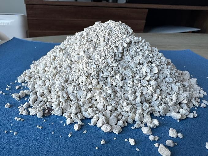 Crushed Oyster Shells (Poultry Feed, Hermit Crab Treat, Aquarium Substrate, PH Balancer, Garden Soil Amendment) (One Pound)