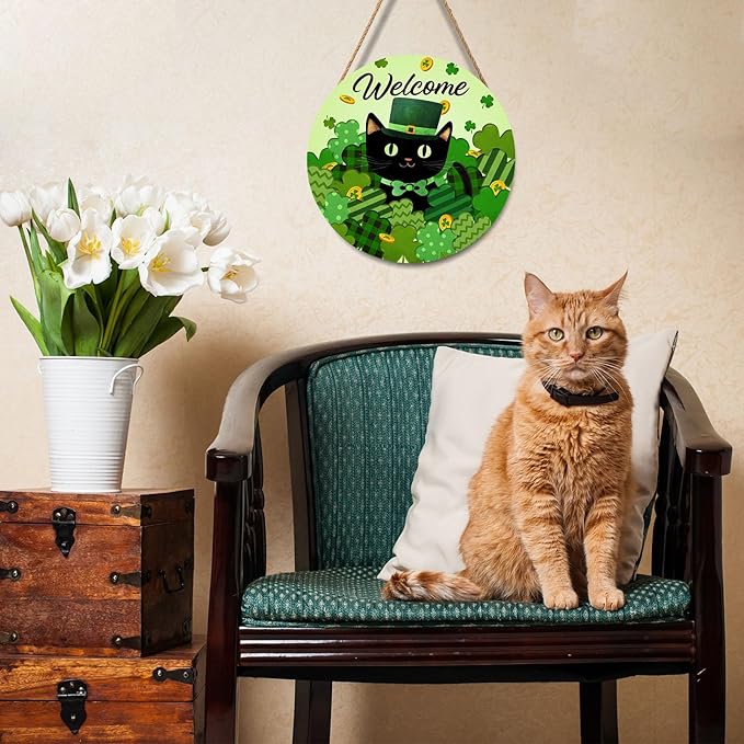 Welcome St. Patrick's Day Green Shamrock Clover Door Sign For Front Door Decor,Black Cat Gold Coins Irish Wooden Sign 12"x 12" Round Wood Hanging Door Sign Decoration for Wall Rustic Decor