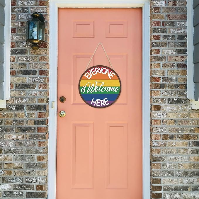 HLNIUC Everyone is Welcome Here Wood Sign 11.4”x11.4” Round Rainbow Hanging Plaque Rustic inspirational Front Door Hanger Muti Color Rainbow Welcome Wall Diversity Decoration for Home
