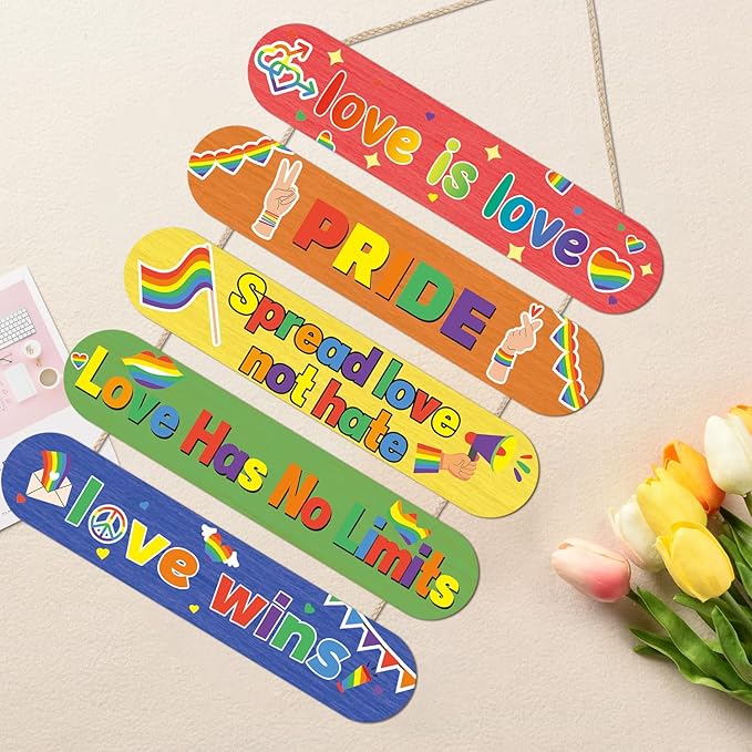 CHDITB LGBT Rainbow Wooden Sign, Love is Love Wooden Hanging Plaque, LGBT Pride Month Door Hanger, Rainbow Love Heart Wall Art Sign Hanger for Gay, Gift for LGBTQ, Couple