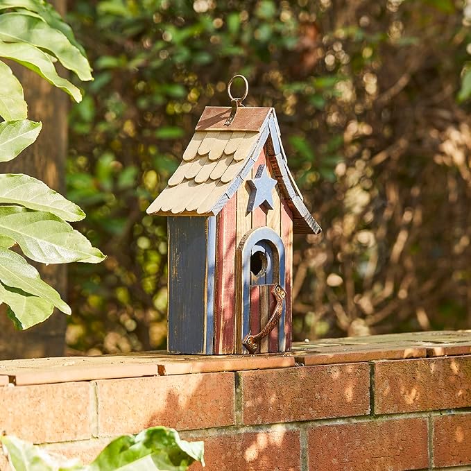 Glitzhome Hanging Birdhouse for Outside, Rustic Patriotic USA Wooden Bird House, Garden Decorative Birdhouses for Outdoors, Bluebird House with Door Handle for Wren Finch Cardinals Cedar