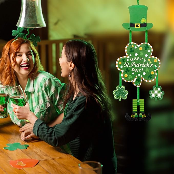 Jetec St. Patrick's Day Door Sign Glittery Shamrock St Patrick's Day Hanging Decorations Irish Hanging Welcome Board Wooden Board for St Patrick's Day Home Window Wall Farmhouse Indoor Outdoor Decor