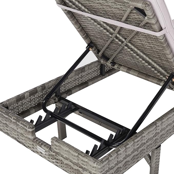 SAFAVIEH Outdoor Collection Cam Grey Wicker/Grey Cushion Adjustable Chaise Lounge Chair, Black/Beige (PAT7501B)