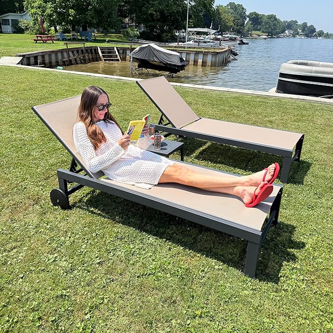 PURPLE LEAF Chaise Lounge Chair with Wheels for Outside 2 Pieces Aluminum Outdoor Chaise Lounge Chairs with 5 Adjustable Position Recliner for Patio Beach Yard Pool Side Table Included Taupe